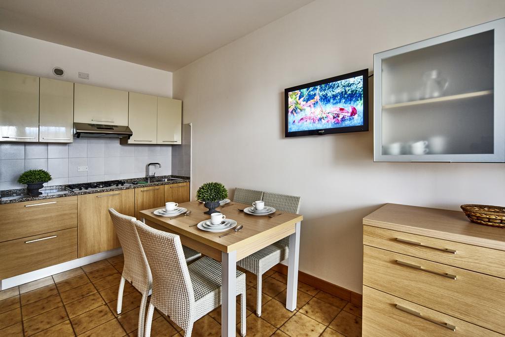 Residence Columbia Μπιμπιόνε Εξωτερικό φωτογραφία